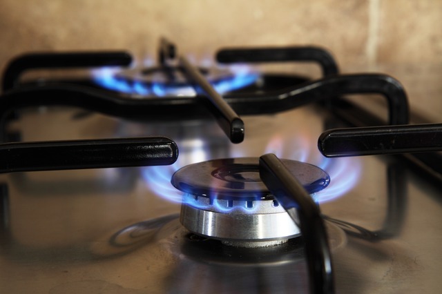 ¿Cómo limpiar los conductos de gas de una cocina?
